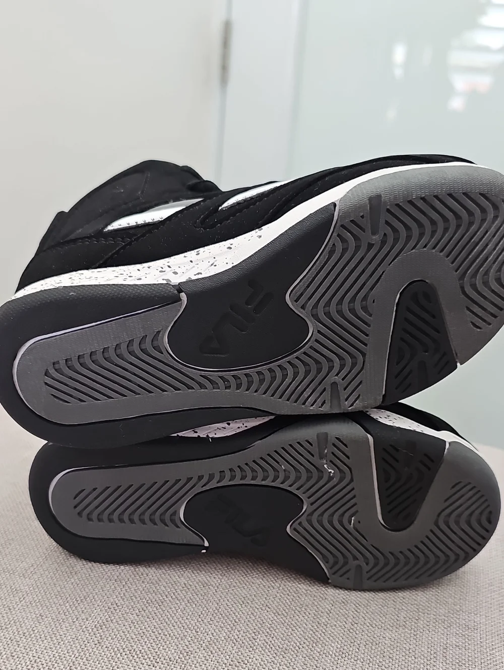 Fila Dereverse Boys Sneakers Size 11. Color Black, White (632)
